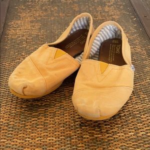 Toms in bright yellow/mustard